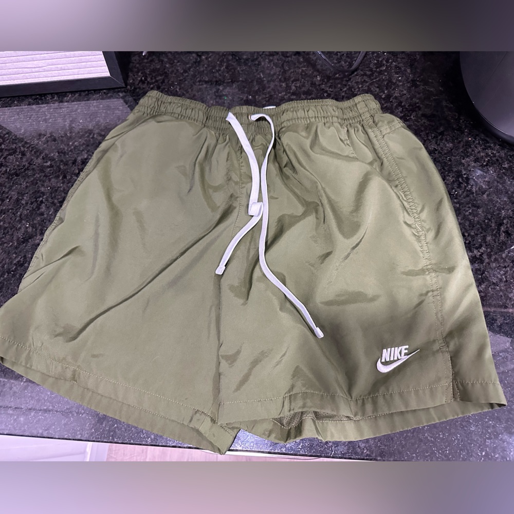 Men’s Forest Green Nike Shorts - Large